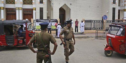 Трех человек с килограммом взрывчатки задержали у станции на Шри-Ланке
