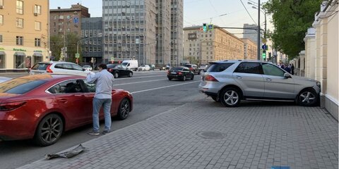 ДТП с участием пяти автомобилей произошло в центре Москвы