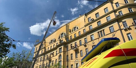 Одного человека спасли при пожаре в жилом доме в Москве