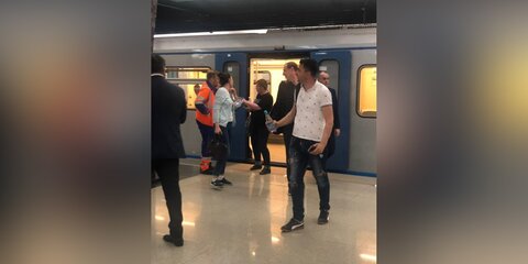 Пассажиров третьего поезда метро эвакуировали