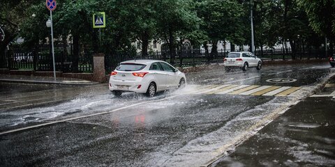 Сильный ливень начался в некоторых районах Москвы
