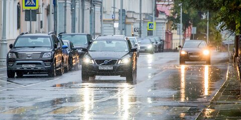ЦОДД рекомендовал автомобилистам соблюдать дистанцию в дождь