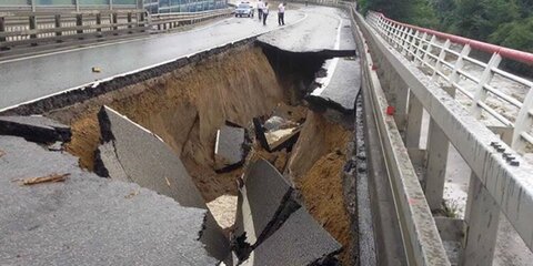 Участок трассы Джубга – Сочи перекрыли из-за повреждения дороги
