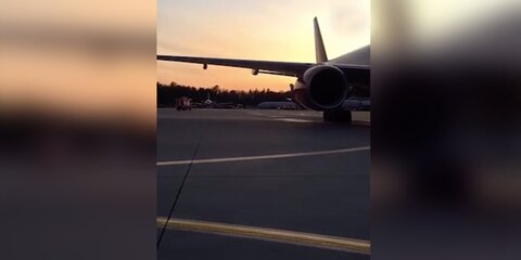 У самолета в Шереметьево загорелся двигатель