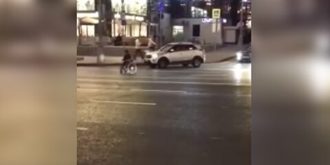 Автомобиль сбил инвалида-колясочника в центре столицы