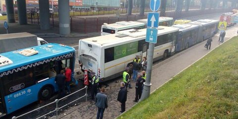 Шесть человек пострадали при столкновении автобусов в Москве
