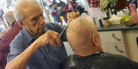 Умер самый старый в мире парикмахер