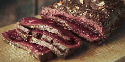 Красное мясо повышает риск развития рака – ученые