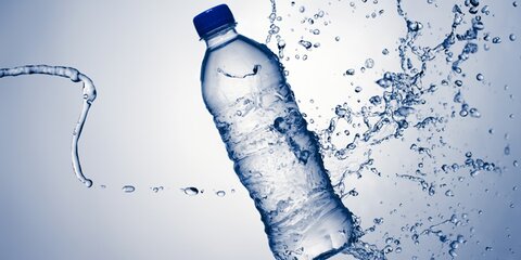 Депутат Мосгордумы призвал коллег отказаться от воды в пластиковых бутылках
