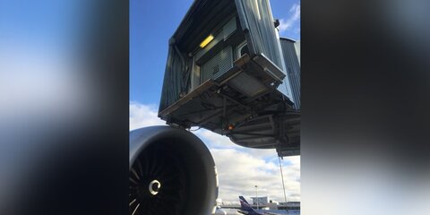 Трап зацепил Boeing 737 в аэропорту Шереметьево