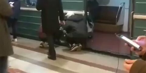 Пассажир выжил после падения под поезд на станции 
