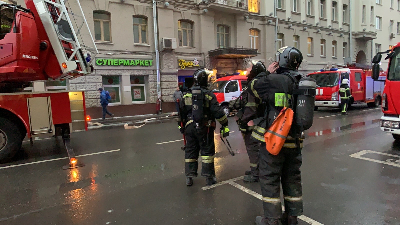 Опубликовано видео из сгоревшего дома на Большой Сухаревской | 01.11.2019 |  Москва - БезФормата