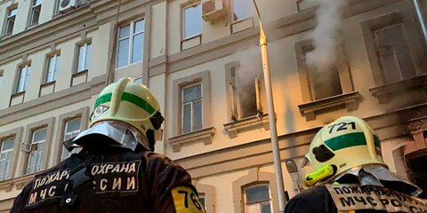 Жильцов поврежденных при пожаре в центре Москвы квартир разместят в гостинице