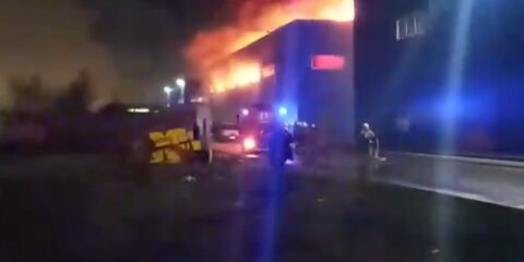 Пожар произошел в ангаре в Санкт-Петербурге