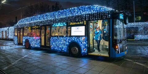 Более 6 тыс новогодних трамваев, автобусов, такси и поездов метро поедут в столице