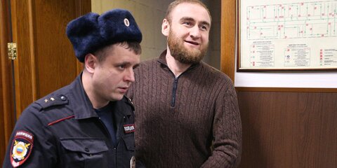 Суд продлил арест экс-сенатору Арашукову и его отцу
