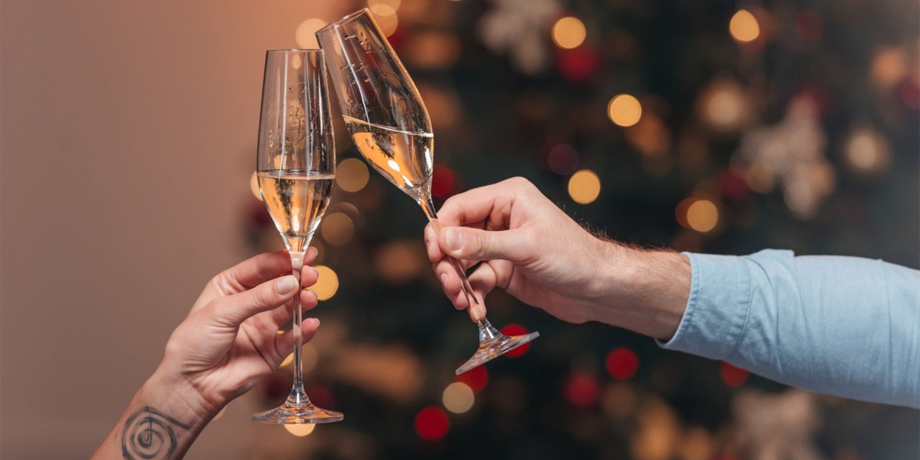 Чистый звон бокалов и родные. Шампанское. Шампанское с желанием на новый год. Пара шампанское. Шампанское 2022.