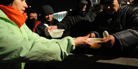 Праздничный обед для бездомных пройдет на площади трех вокзалов в Москве