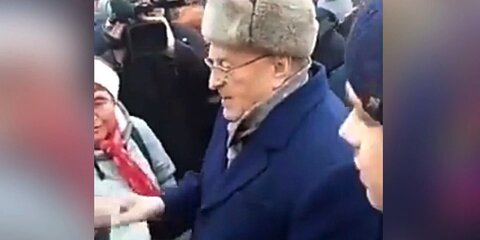 Жириновский на Красной площади раздал деньги 
