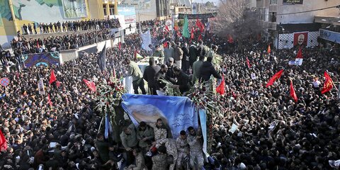 Число погибших в давке на похоронах Сулеймани в Иране выросло до 40