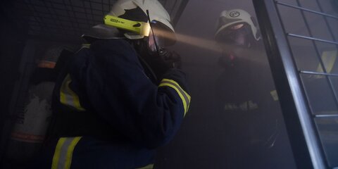 Здание горящего склада в Новой Москве обрушилось