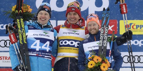 Лыжник Большунов победил в гонке на этапе Кубка мира в Чехии