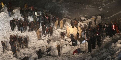 Не менее 11 человек погибли под лавиной в Турции