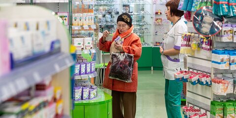 Путин поручил отбирать лицензии у аптек, завышающих цены из-за коронавируса