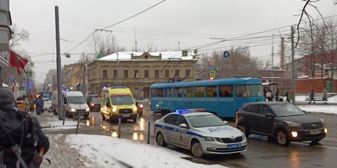 Иномарка сбила двух человек на пешеходном переходе в центре Москвы