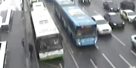 Три человека пострадали в ДТП с автобусом и маршруткой на Волоколамском шоссе