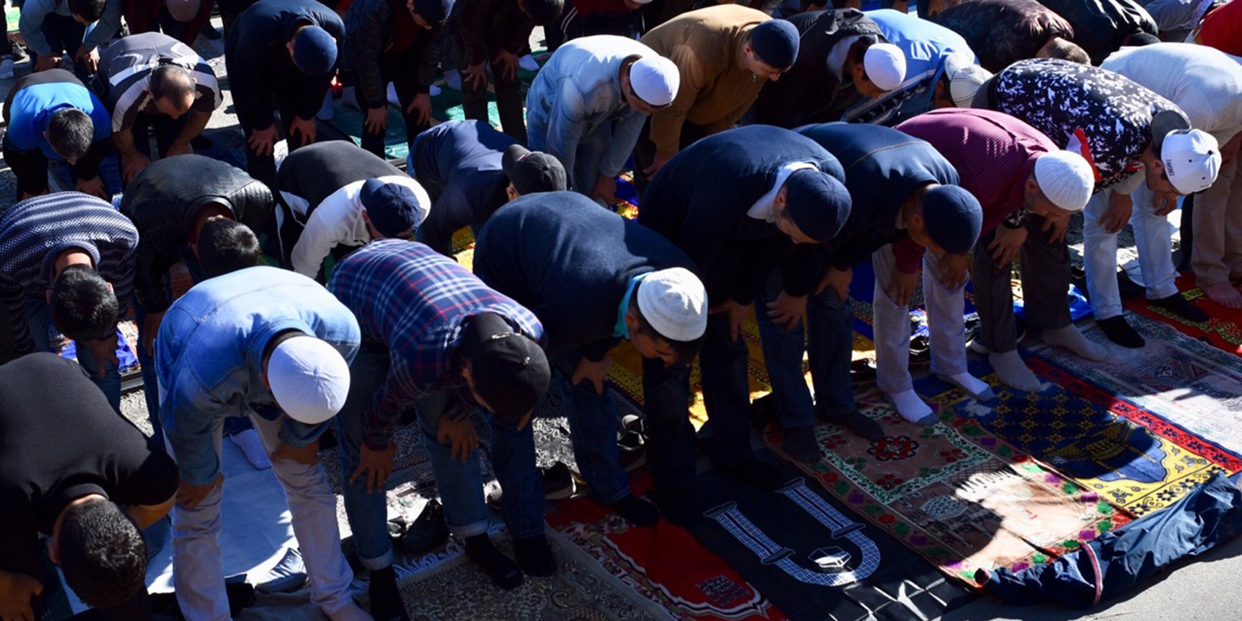 Узбекские мусульманские. Намаз. Узбекские мусульмане. Мусульманин. Мусульманин молится.