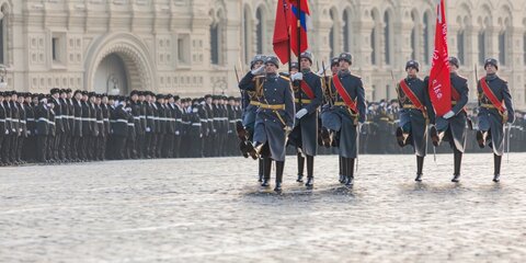 Собянин поздравил военнослужащих с Днем защитника Отечества