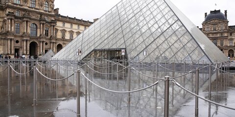 Парижский Лувр закрыли до особого распоряжения правительства