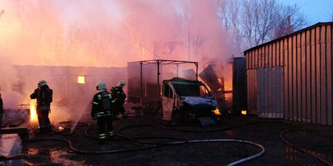 В Люберцах произошел пожар на мебельном складе