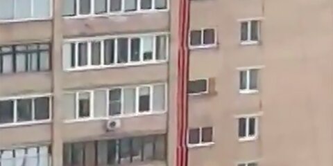 Огромная георгиевская лента появилась на одном из жилых домов Москвы