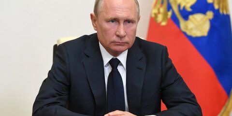 Путин раскритиковал работу по выплатам медикам