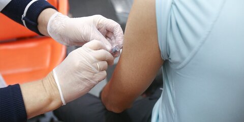 Вакцина от COVID-19 может появиться в РФ к концу лета – эпидемиолог