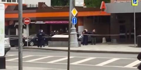 Правоохранители ведут переговоры с захватчиком заложников в центре Москвы