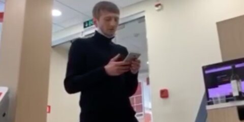 Опубликовано видео из захваченного в центре Москвы банка