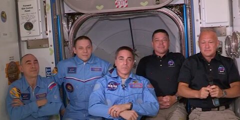 Экипаж Crew Dragon перешел на Международную космическую станцию