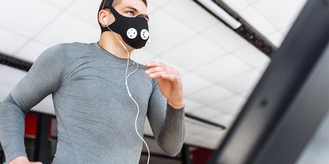Безопасный фитнес. Как заниматься спортом в медицинской маске