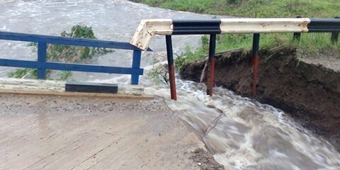 В Красноярском крае из-за дождей разрушились два автомобильных моста