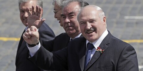 Песков опроверг информацию об отъезде Лукашенко после парада Победы