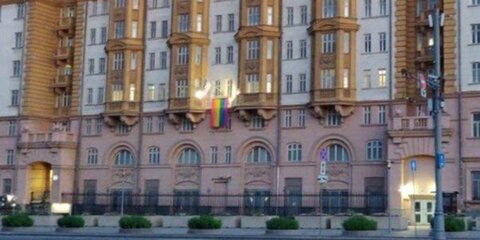 Путин высказался о вывешивании флага ЛГБТ на здании посольства США