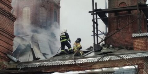Церковь загорелась в Вологодской области из-за удара молнии