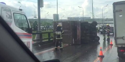 Движение на МКАД в районе Волоколамского шоссе затруднено из-за ДТП