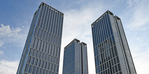 Завершается строительство трех жилых небоскребов бизнес-класса на Мичуринском проспекте