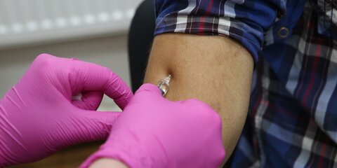 Мантуров рассказал, когда начнется серийный выпуск первой вакцины от коронавируса