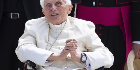 Папа Римский Бенедикт XVI заболел – СМИ