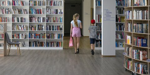 Названы популярные библиотечные книги среди москвичей в сезон каникул и отпусков